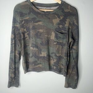 Women’s Large Tresics Camo Longsleeve Pocketed Shirt